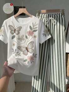 SHEIN Essnce 2pcs/Set Kaos Lengan Pendek Kasual Minimalis dengan Bordir Mutiara Imitasi dan Celana Pendek Garis-garis Abu-abu, Kaos Leher Bulat dan Celana Panjang Motif Garis-garis, Cocok untuk Musim Semi dan Musim Panas - MultiWarna - View 1