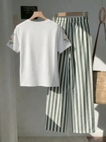 SHEIN Essnce 2pcs/Set Kaos Lengan Pendek Kasual Minimalis dengan Bordir Mutiara Imitasi dan Celana Pendek Garis-garis Abu-abu, Kaos Leher Bulat dan Celana Panjang Motif Garis-garis, Cocok untuk Musim Semi dan Musim Panas - MultiWarna - View 8