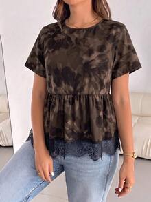Shapeblank Blus Wanita Ukuran Besar Motif Bunga Leher Bulat Lengan Pendek dengan Hiasan Renda Kontras di Bagian Bawah - MultiWarna - View 7