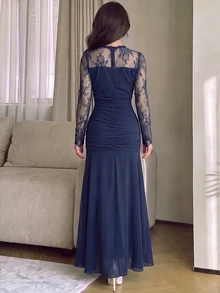 Modelyn 法式設計蕾絲拼接蝴蝶結女款長洋裝 - 藏蓝色 - 查看 2