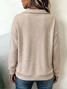 Breezaya Atasan Rajut Bertekstur Lembut dengan Kerah Polo dan Leher V. Potongan Longgar Bahu Turun untuk Tampilan Kasual Boho yang Nyaman. Warna Beige untuk Perjalanan Sehari-hari di Musim Gugur - MultiWarna - View 2