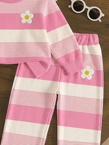 SHEIN Playful Pals 2件組幼女運動衫長褲套裝 可愛粉白條紋花朵雛菊長袖圓領標準版 生日派對秋季公主圖案 - 粉色 - 查看 4