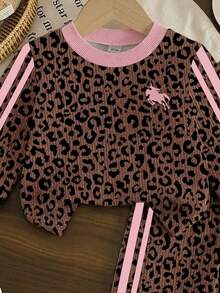 SHEIN Playful Pals 2件組女嬰春夏秋冬棕黑粉拼接酷女孩風全豹紋側粉條紋圓領長袖上衣與寬腿長褲套裝，寬鬆休閒版型，適合日常穿著、戶外活動、街頭風、家庭聚會、拍照 - 棕色 - 查看 9