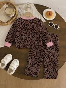 SHEIN Playful Pals 2件組女嬰春夏秋冬棕黑粉拼接酷女孩風全豹紋側粉條紋圓領長袖上衣與寬腿長褲套裝，寬鬆休閒版型，適合日常穿著、戶外活動、街頭風、家庭聚會、拍照 - 棕色 - 查看 3