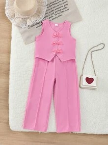 SHEIN 新款女童4-7岁春夏无袖背心套装，前襟纽扣，蝴蝶结装饰，搭配阔腿裤，时尚休闲连衣裙套装，适合4-7岁女童日常休闲、度假、上学、户外运动等场合。 - 粉色 - 查看 7
