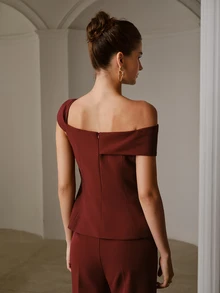 ZEYLAH Summer Elegant Metal Decor Asymmetric Neckline Top - Burgundy - View 5