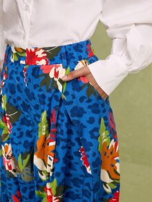 LOTSLUV Women's Early Autumn Blue Leopard Floral Print Tapered-Leg Pants,Elastic Waist,Pockets,Casual,Western,Diwali,Commute,Vacation Outfits Women - Royal Blue - View 5