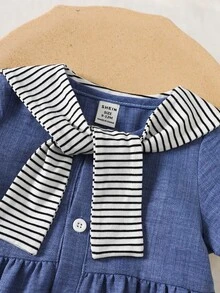 SHEIN 2件組女嬰秋季短袖仿牛仔洋裝披肩套裝，畢業度假風，黑白條紋格紋海軍藍，可愛日系風 - 藍色 - 查看 8
