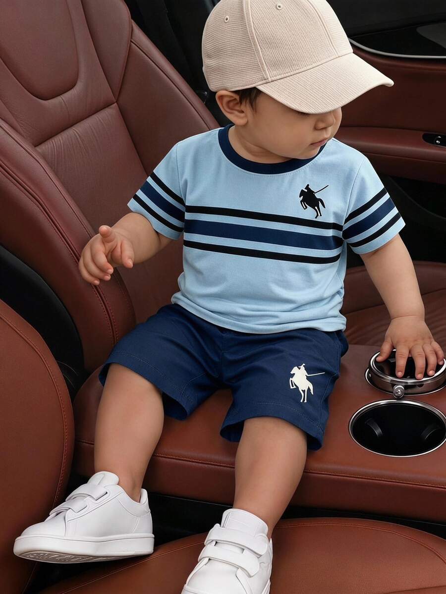 SHEIN 2件組嬰兒/幼兒休閒可愛端莊淺藍色海軍藍經典拼色騎士標誌印花圓領T恤與配套印花短褲套裝夏季 - 彩色 - 查看 1