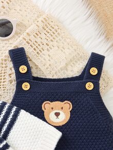 SHEIN 新生兒小熊刺繡針織衫 2 件套，男嬰條紋開襟衫 + 連腳連身衣，可愛卡通小熊套裝，適合滿月照、日常穿著、家庭聚會、旅行、度假，時尚休閒穿搭，嬰兒針織外套搭配吊帶連身衣，易穿脫 2 件套 - 藏蓝色 - 查看 7