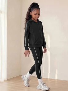 SHEIN 青少年女孩 2件組針織黑白條紋套裝，寬鬆運動風保守運動服，基礎運動夾克 + 緊身褲組合，適合秋季健身運動 - 黑色 - 查看 5