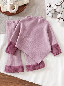 SHEIN Playful Pals 女嬰秋冬休閒百搭 T-shirt 套裝，設計感不對稱套頭高領針織面料棕色純色長袖上衣，搭配棕色休閒喇叭褲，2 件套，適合秋冬，可愛甜美風，簡約保暖穿搭，適合外出、旅行、度假，0-3 歲 - 粉色 - 查看 2