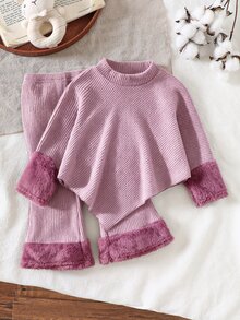 SHEIN Playful Pals 女嬰秋冬休閒百搭 T-shirt 套裝，設計感不對稱套頭高領針織面料棕色純色長袖上衣，搭配棕色休閒喇叭褲，2 件套，適合秋冬，可愛甜美風，簡約保暖穿搭，適合外出、旅行、度假，0-3 歲 - 粉色 - 查看 1