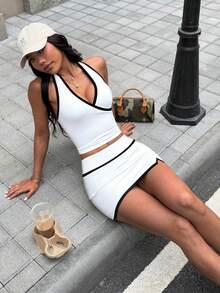 SHEIN Sports 女士黑色两件套运动套装，撞色V领交叉领运动上衣搭配常规撞色腰带A字短裤，带口袋，适合日常休闲穿着、跑步、瑜伽、健身、网球、高尔夫等运动。 - 白色 - 查看 5