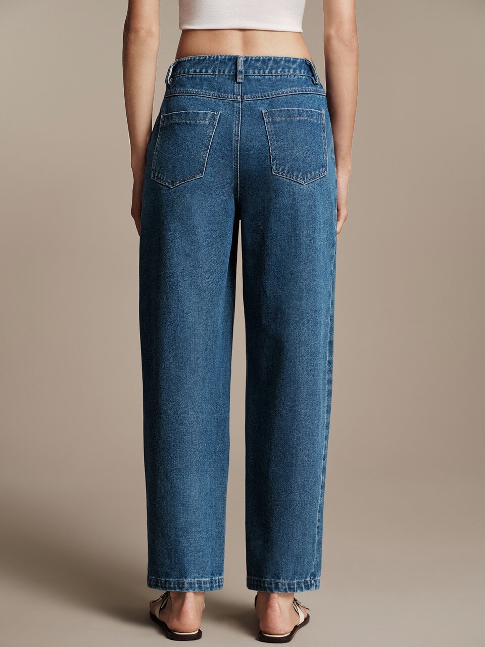 Anewsta Casual Women Straight Leg Cropped Denim Jeans With Pockets And Zipper In Medium Wash