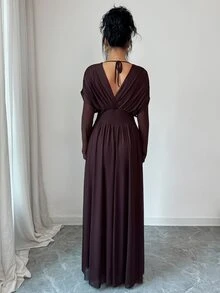 Elenzga Gaun Panjang Jala dengan Leher V Dalam, Lengan Kelelawar, dan Pinggang Berkerut - Coffee Brown - View 2