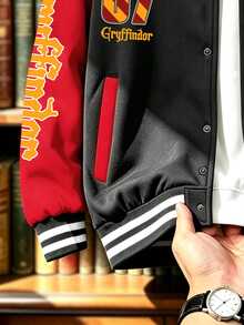 HARRY POTTER X SHEIN Manfinity Campus Court 男士圖案大學夾克，拼色連帽長袖外套，適合粉絲、校園、休閒穿著與 Cosplay 活動 - 彩色 - 查看 4