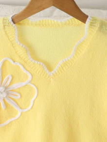 SHEIN 1件青少年女孩毛衣，極簡溫柔風，奶油黃波浪對比飾邊，小V領，白色3D花朵裝飾，落肩長袖套頭衫，適中厚度，整齊下擺，緊口袖口，亮色，觸感光滑，適合日常穿著、學校、外出、派對、街頭風，秋冬 - 黃色 - 查看 7