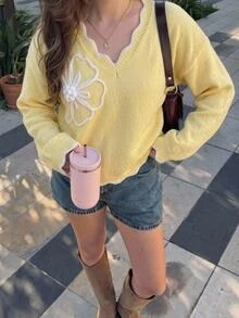 SHEIN 1件青少年女孩毛衣，極簡溫柔風，奶油黃波浪對比飾邊，小V領，白色3D花朵裝飾，落肩長袖套頭衫，適中厚度，整齊下擺，緊口袖口，亮色，觸感光滑，適合日常穿著、學校、外出、派對、街頭風，秋冬 - 黃色 - 查看 3