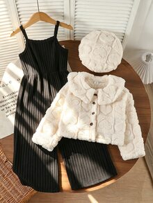 Genkimix Kids 女童愛心毛絨套裝，春秋款白色大翻領長袖鈕扣外套＋帽子配件，搭配黑色背心連身褲，毛絨領設計，甜美時尚，附配對愛心毛絨貝雷帽，氛圍感十足全套穿搭，適合日常穿著、旅行、度假與派對 - 白色 - 查看 2