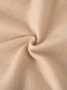 SHEIN 這款大領口運動衫適合 4-7 歲男孩在冬季、秋季和春季穿著外出與上學。大領口設計增添了時尚感，適合各種場合。這件運動衫將為男孩帶來舒適、休閒與酷帥感，將成為他們衣櫥中的必備單品 - 杏色 - 查看 10