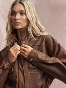 Willow Rêve Jaket Kulit Imitasi Longgar Wanita Warna Cokelat Tua, Pinggang Terikat, Kancing Depan, Saku Berpenutup, Warna Polos, Kasual Musim Gugur, Serbaguna untuk Kantor dan Acara Malam Hari - Coklat - View 5