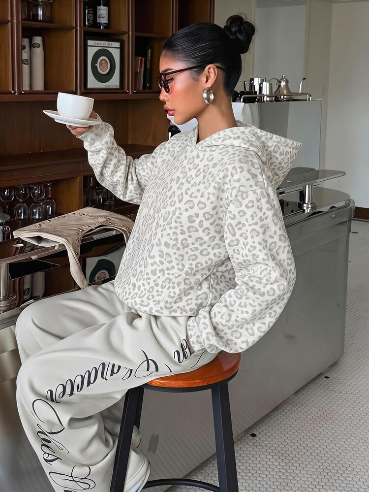 Muchica 80% Cotton Casual Minimalist Collegiate Style Vintage White Leopard Print Sweatshirt, Suitable For Summer Wear, Can Be Used As Summer Top, Also Suitable For Daily Commute, Dating, Party, Autumn/Winter/Summer, Christmas, New Year, Thanksgiving, Party, Wedding, Beach, Graduation Ceremony And Other Occasions, Fashionable, Elegant, Casual, Outing, Dating, - Multicolor - View 6