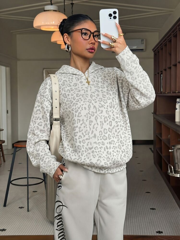 Muchica 80% Cotton Casual Minimalist Collegiate Style Vintage White Leopard Print Sweatshirt, Suitable For Summer Wear, Can Be Used As Summer Top, Also Suitable For Daily Commute, Dating, Party, Autumn/Winter/Summer, Christmas, New Year, Thanksgiving, Party, Wedding, Beach, Graduation Ceremony And Other Occasions, Fashionable, Elegant, Casual, Outing, Dating, - Multicolor - View 4