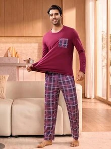 Manfinity Underwear&Sleepwear Basics طقم ملابس منزلية للرجال لباس علوي ذات رقبة مستديرة وأكمام طويلة وبنطال بنمط مربعات - عنابي اللون - مشاهدة 3