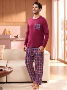 Manfinity Underwear&Sleepwear Basics طقم ملابس منزلية للرجال لباس علوي ذات رقبة مستديرة وأكمام طويلة وبنطال بنمط مربعات - عنابي اللون - مشاهدة 4