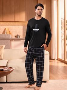 Manfinity Underwear&Sleepwear Basics طقم ملابس منزلية للرجال لباس علوي ذات رقبة دائرية وأكمام طويلة مطبوعة بالحروف وبنطال طويل بنقشة مربعات - الأسود - مشاهدة 4