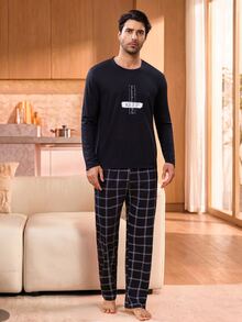 Manfinity Underwear&Sleepwear Basics طقم ملابس منزلية للرجال لباس علوي ذات رقبة دائرية وأكمام طويلة مطبوعة بالحروف وبنطال طويل بنقشة مربعات - الأسود - مشاهدة 6