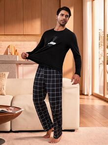 Manfinity Underwear&Sleepwear Basics طقم ملابس منزلية للرجال لباس علوي ذات رقبة دائرية وأكمام طويلة مطبوعة بالحروف وبنطال طويل بنقشة مربعات - الأسود - مشاهدة 3