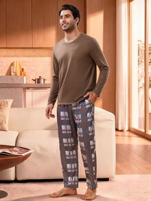 Manfinity Underwear&Sleepwear Basics طقم ملابس منزلية للرجال يتكون من ملابس علوية بأكمام طويلة وياقة دائرية بلون موحد وبنطال طويل بنقشة مربعات - قهوة بني - مشاهدة 5
