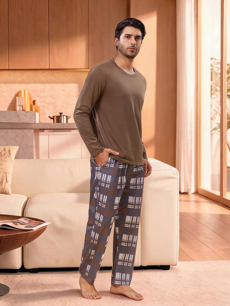 Manfinity Underwear&Sleepwear Basics طقم ملابس منزلية للرجال يتكون من ملابس علوية بأكمام طويلة وياقة دائرية بلون موحد وبنطال طويل بنقشة مربعات - قهوة بني - مشاهدة 1