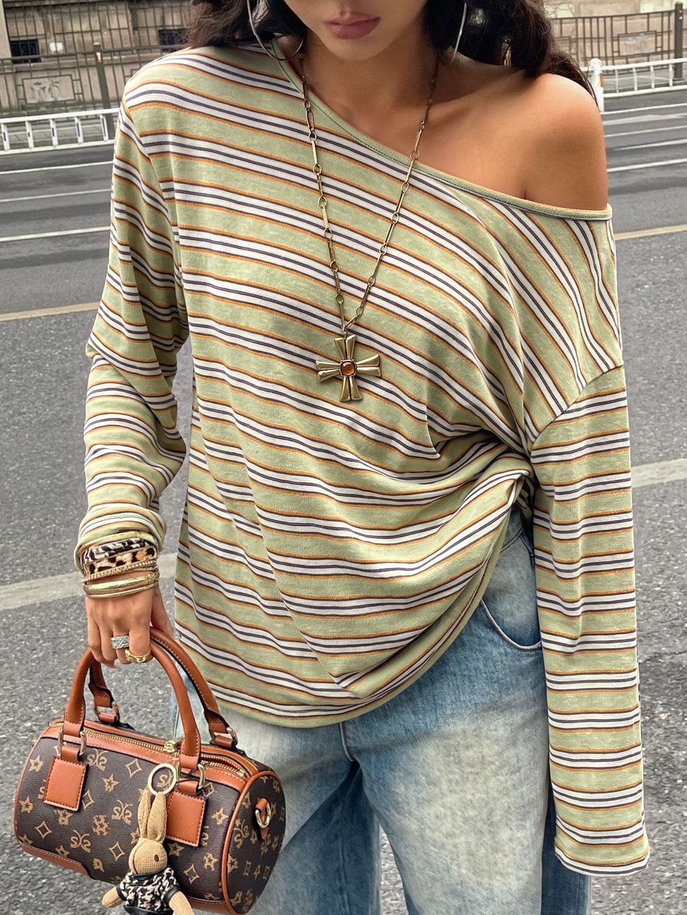 Coolane 女款秋季休閒波希米亞風寬鬆低調綠色奶油棕條紋露肩不對稱垂墜長袖聚酯纖維T恤 - 彩色 - 查看 1