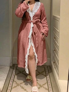 Dazy Plus Áo choàng dài màu trắng thanh lịch phối ren bèo nhún, lông xù dày dặn cho mùa Thu/Đông - Gỗ đỏ - Xem 4