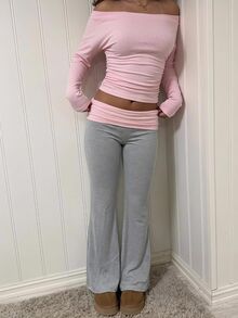 CovetEZ Women's Sweet Off-Shoulder T-Shirt And Color-Block Flared Pants 2 Pieces Set - Pink - View 3