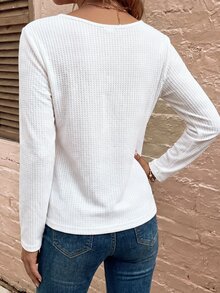 SHEIN LUNE Atasan Wanita Rajut Waffle Leher U Lengan Panjang, Dekorasi Kancing Kayu di Depan, Blus Kasual Longgar Dasar - Putih - View 2