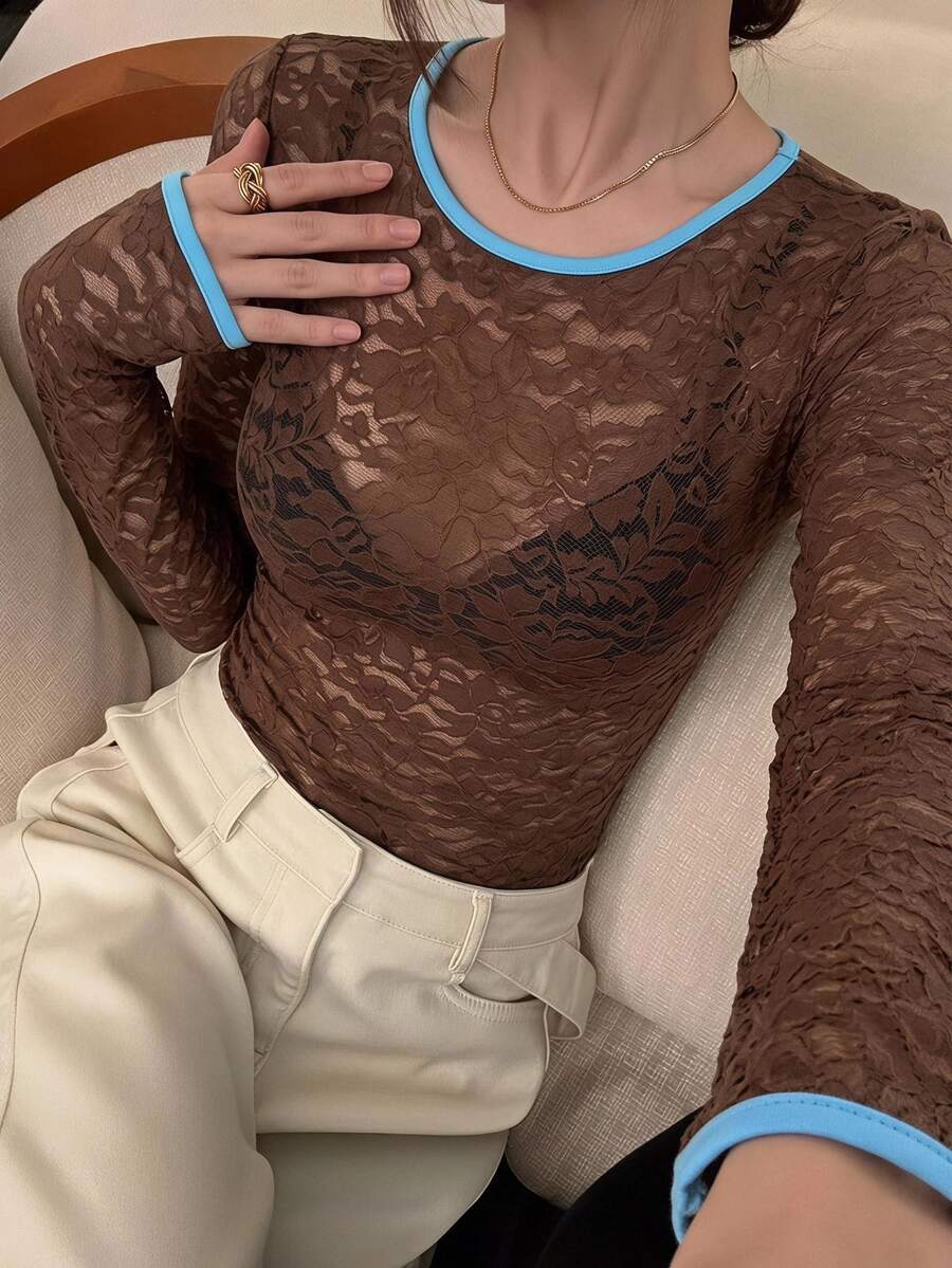 Serisse 女款蕾絲拼接對比色修身百搭日常休閒長袖上衣 - 棕色 - 查看 1