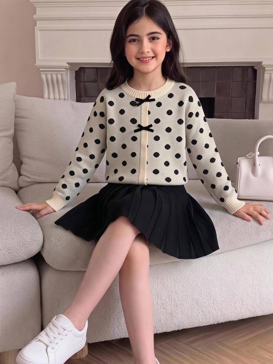 SHEIN Tween女孩童裝休閒時尚甜美日常圓領長袖愛心圖案3D蝴蝶結設計套頭毛衣搭配高腰純色短百褶裙套裝 - 彩色 - 查看 1