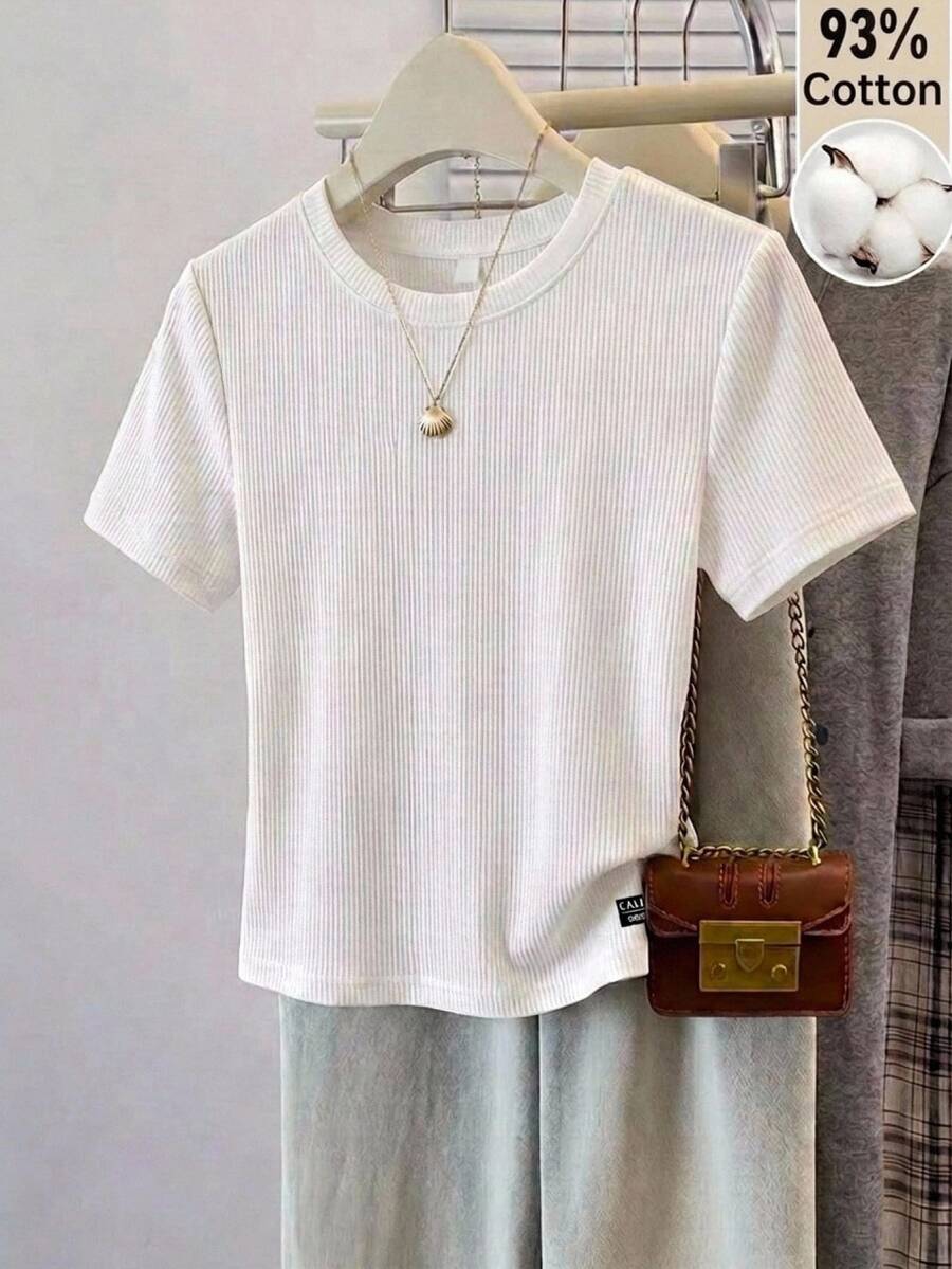 Muvela 93%棉休閒極簡風真刺繡小徽章大學風羅紋圓領短袖寬鬆女款T恤,適合春夏,百搭風格,運動季節 - 黑色 - 查看 1