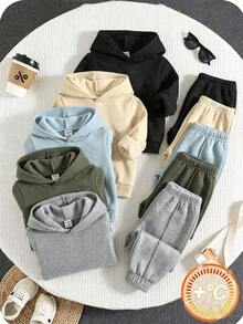 SHEIN 10件組兒童青少年男孩休閒日常百搭舒適印花圖案連帽套頭衛衣寬鬆運動衫與束口寬鬆運動長褲針織兩件套保暖內裡加厚衛衣套裝 - 彩色 - 查看 3