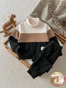 SHEIN 2件組 幼兒男童上衣+慢跑褲套裝 學院風 簡約牛仔風 白色/棕褐色/黑色拼接 羅紋針織 長袖高領 加厚款 秋冬聖誕 - 彩色 - 查看 1