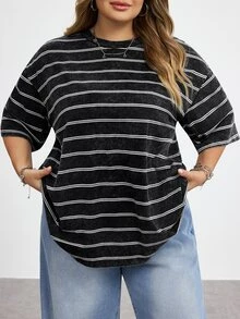 SHEIN CURVE+ 女士加大码圆领短袖宽松T恤，饰有水洗雪花和刺绣图案 - 黑與白 - 查看 3