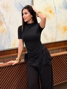 Yohana Edit Kaos Asimetris Patchwork Renda Katun Hitam, Potongan Slim Fit dengan Detail Kerutan di Samping, Leher Bulat, Lengan Pendek, Atasan Minimalis Elegan untuk Perjalanan Sehari-hari di Musim Panas - Hitam - View 6