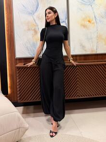 Yohana Edit Kaos Asimetris Patchwork Renda Katun Hitam, Potongan Slim Fit dengan Detail Kerutan di Samping, Leher Bulat, Lengan Pendek, Atasan Minimalis Elegan untuk Perjalanan Sehari-hari di Musim Panas - Hitam - View 4
