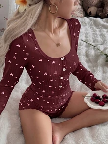 CottageSlumber جمبسوت نسائي كاجوال مريح بأكمام طويلة، بتصميم نصف مفتوح من الأمام مع فيونكة وطبعة قلب، من قماش محبوك مضلع لطيف - عنابي اللون - مشاهدة 6