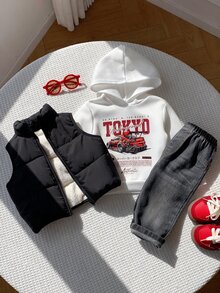 SHEIN 3件組男嬰秋冬紅色刷毛背心外套，賽車圖案，白色連帽衛衣，黑色牛仔長褲，外衣套裝，嬰兒套裝，背心套裝，秋冬套裝，賽車套裝 - 彩色 - 查看 1
