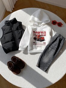 SHEIN 3件組男嬰秋冬紅色刷毛背心外套，賽車圖案，白色連帽衛衣，黑色牛仔長褲，外衣套裝，嬰兒套裝，背心套裝，秋冬套裝，賽車套裝 - 彩色 - 查看 3